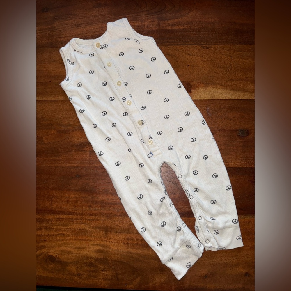 Kate Quinn‎ White Peace Sign Kids Footie